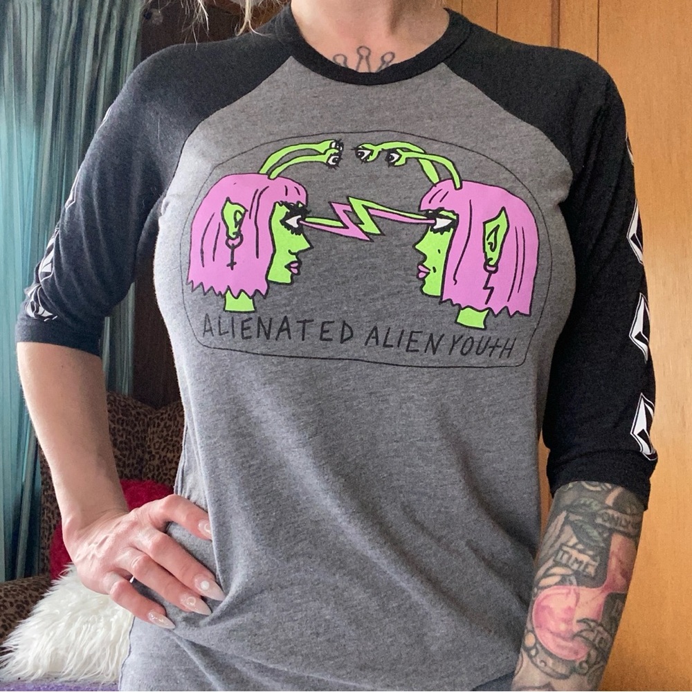 Volcom alien graphic baseball t
